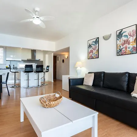 2 Bed 1 Bath Very Bright Appartamento