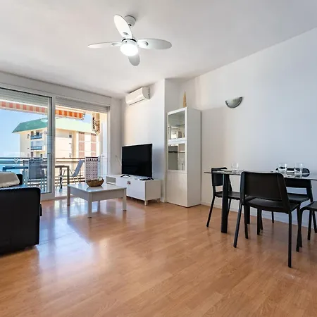 2 Bed 1 Bath Very Bright